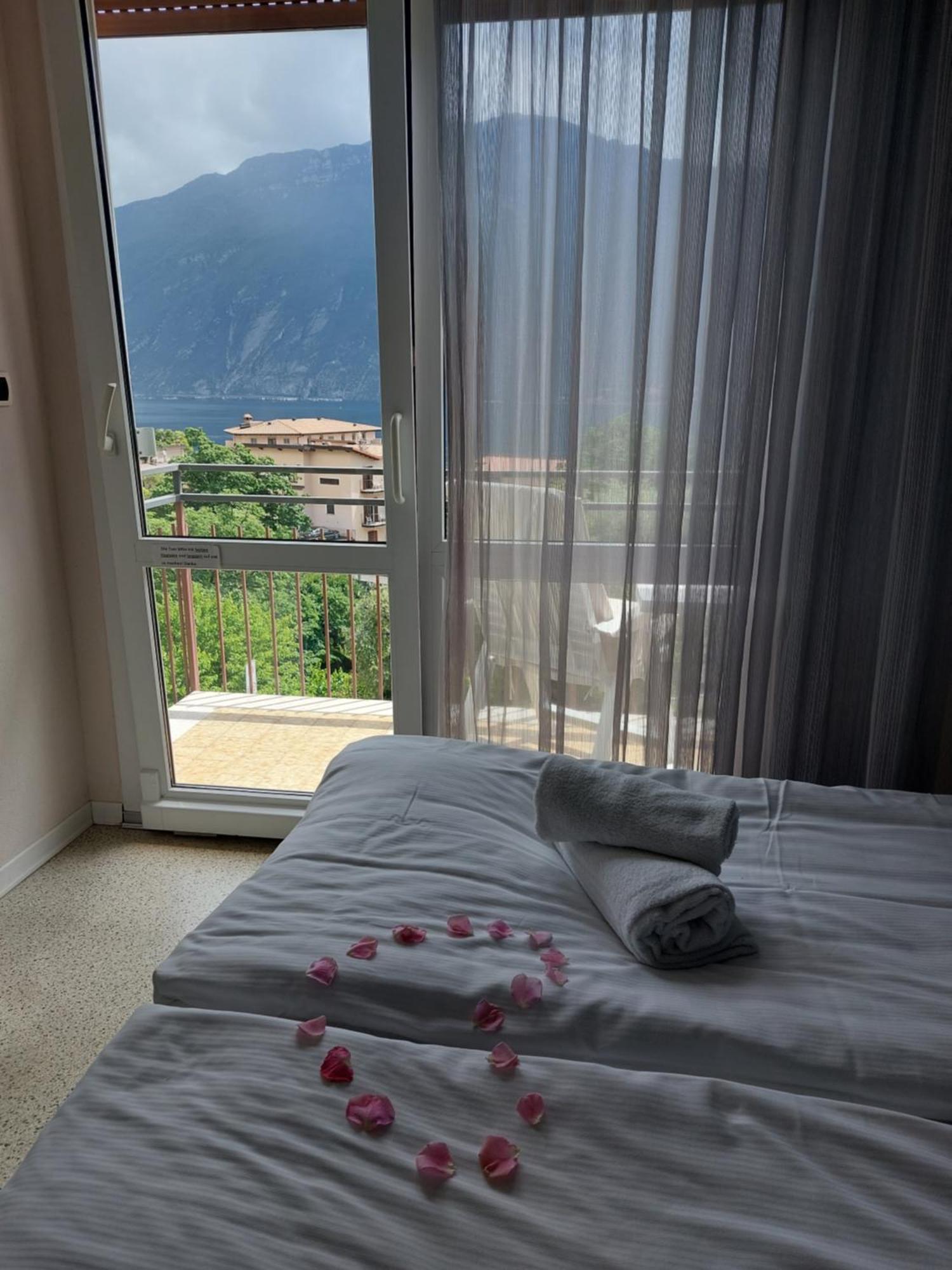 Hotel Villa Grazia Лимоне-суль-Гарда Экстерьер фото